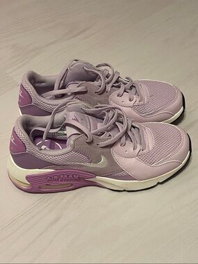 Nike Women’s Lavender and Purple Air Max Athletic Sneakers